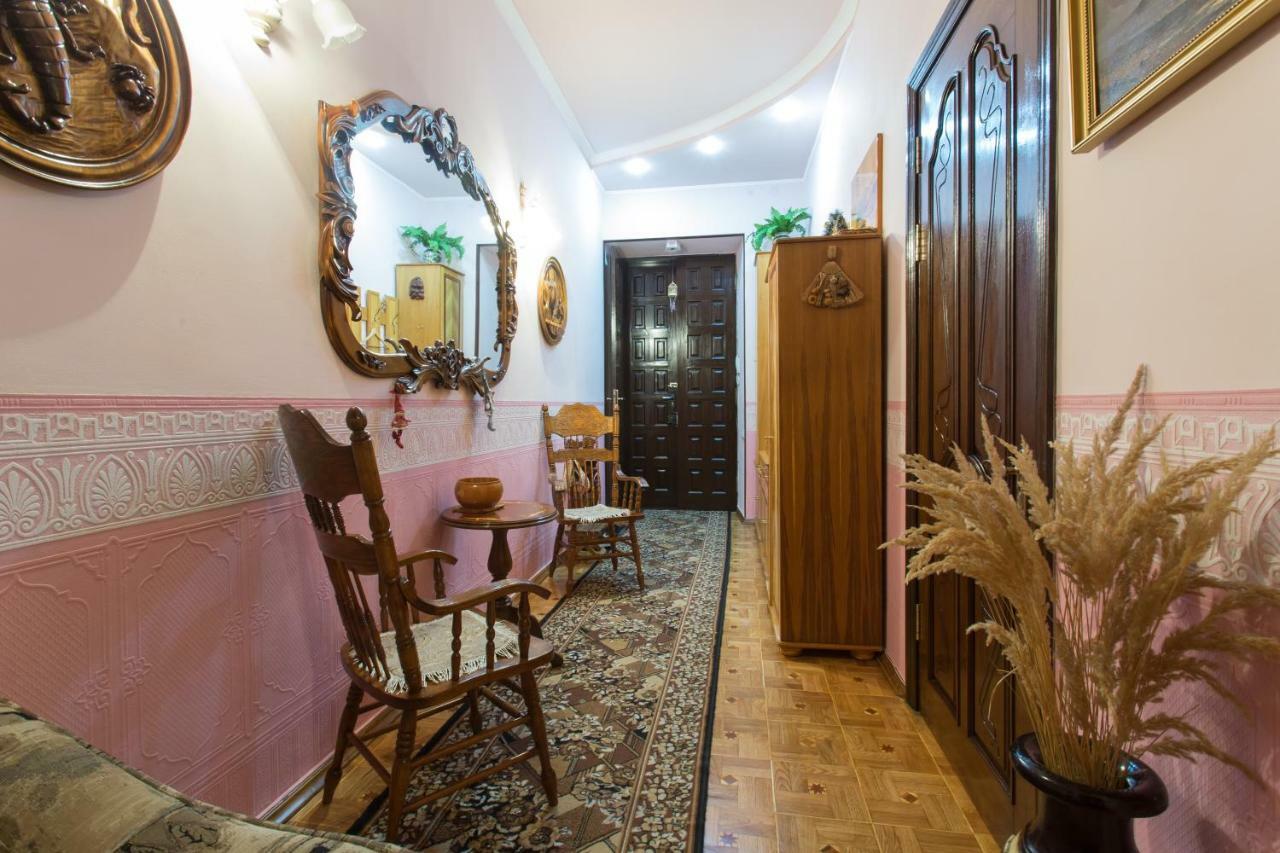 Apartment In The Center Of Charkiw Exterior foto